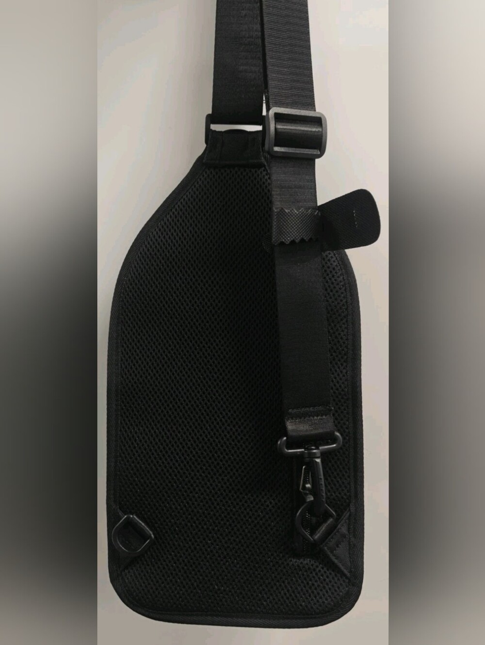 TRUE RELIGION Sling Bag Ripstop BRAND-NEW Black Color - Picture 3 of 3